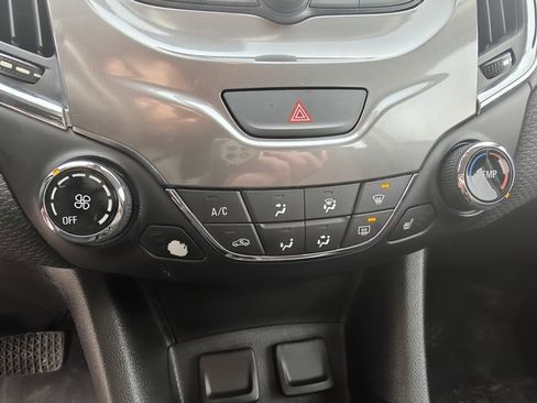 Used 2017 Chevrolet Cruze LT w/ Convenience Package image 13
