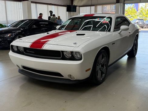 Used 2012 Dodge Challenger SXT RWD image 5