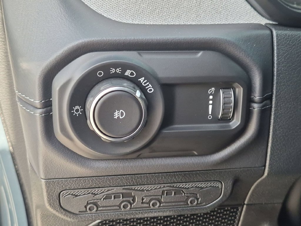 Used 2026 Jeep Wrangler Unlimited Sahara AWD/4WD image 21