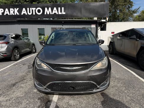 Used 2017 Chrysler Pacifica Touring-L Plus w/ Advanced Safetytec Group FWD image 2
