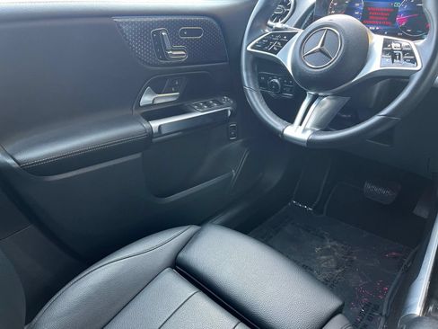 Used 2025 Mercedes-Benz GLB 250 image 39