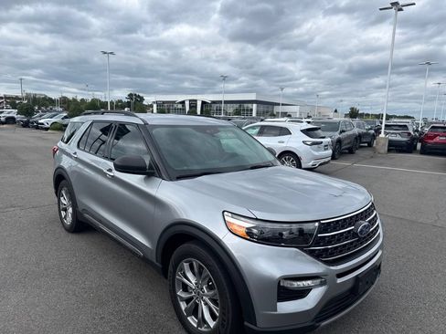 Used 2020 Ford Explorer XLT w/ Equipment Group 202A RWD image 15