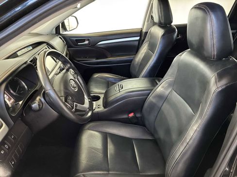 Used 2019 Toyota Highlander XLE image 13