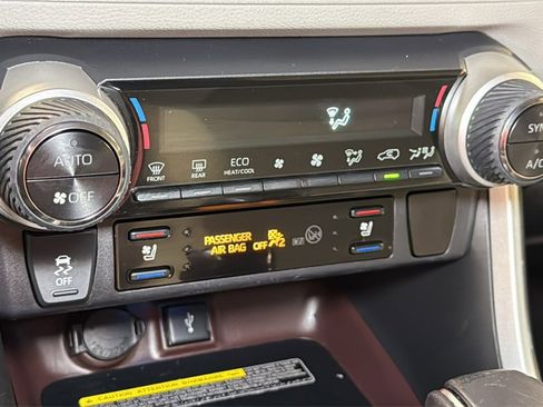 Used 2020 Toyota RAV4 Limited image 31