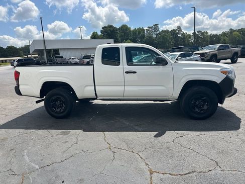 Used 2023 Toyota Tacoma SR RWD image 5