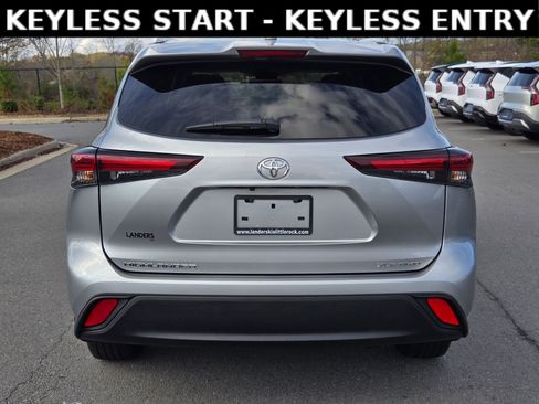 Used 2024 Toyota Highlander XLE image 6