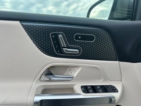New 2026 Mercedes-Benz GLB 250 4MATIC image 14