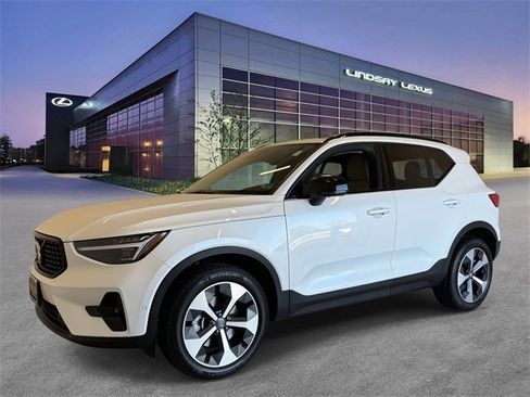 Used 2025 Volvo XC40 B5 Plus w/ Protection Package Premier image 1