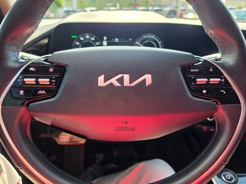 Certified 2023 Kia Niro Wind w/ Wind Preserve Package FWD image 18