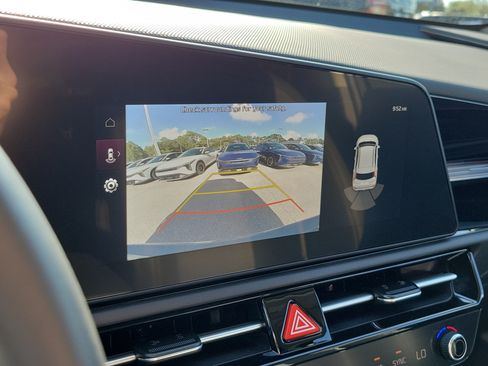 Certified 2025 Kia Niro EX FWD image 32
