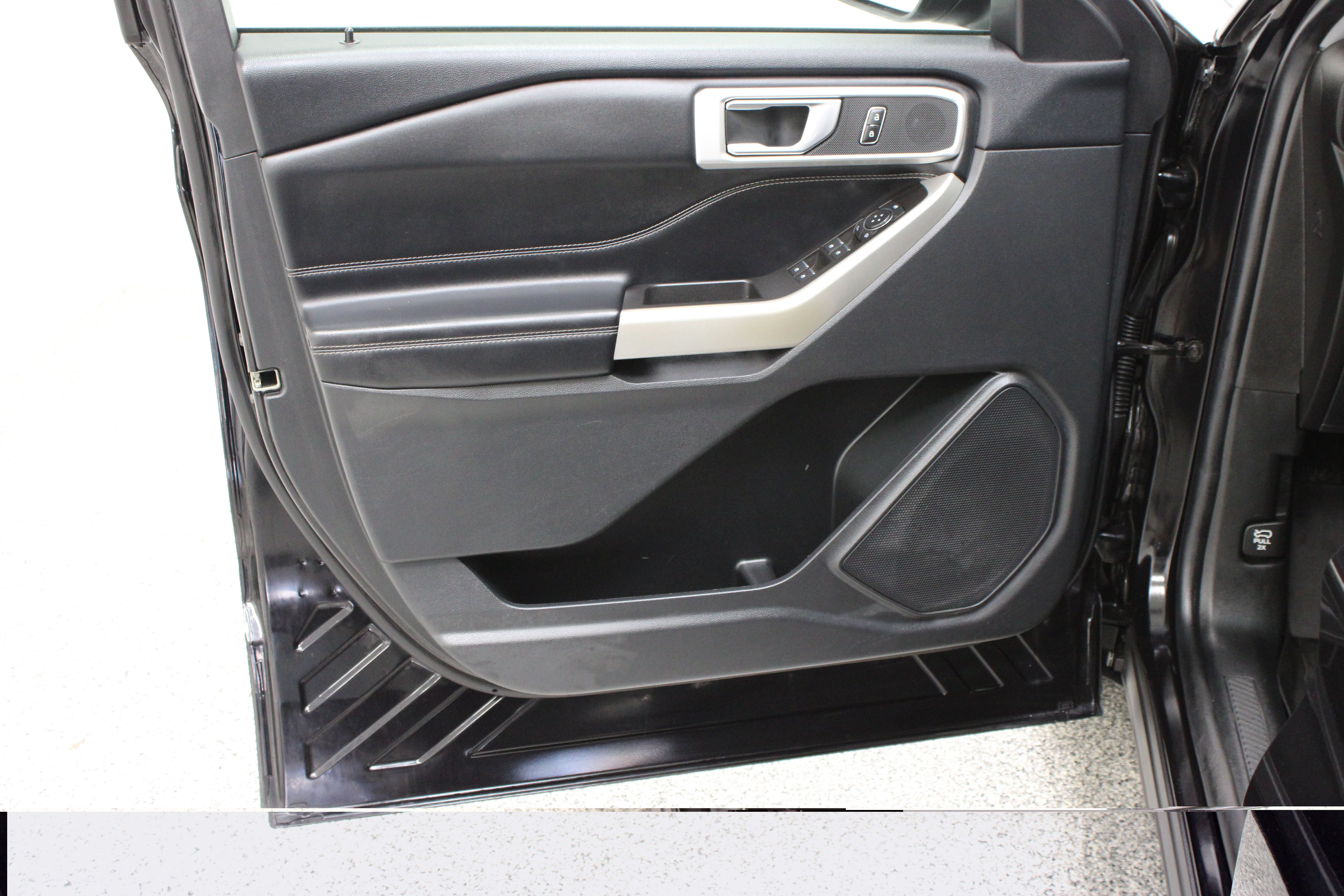 Used 2022 Ford Explorer XLT AWD/4WD image 12