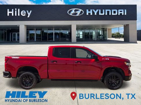 Used 2024 Chevrolet Silverado 1500 LT Trail Boss w/ Convenience Package II AWD/4WD image 3