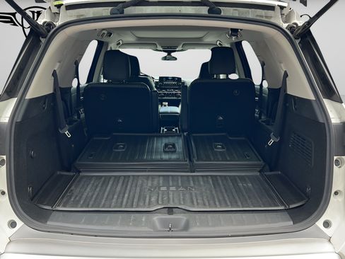 Used 2022 Nissan Pathfinder Platinum w/ Cargo Package FWD image 9