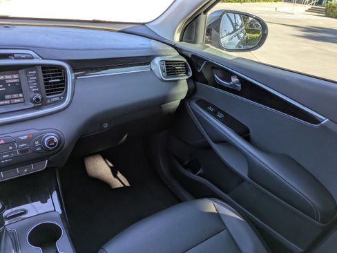 Used 2017 Kia Sorento EX image 13