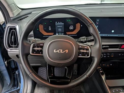 Used 2025 Kia Sorento EX AWD/4WD image 17