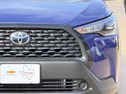 Used 2022 Toyota Corolla Cross LE image 9