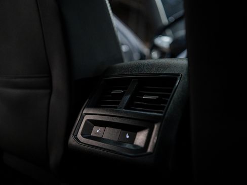 Used 2020 Volkswagen Atlas Cross Sport SEL Premium image 9