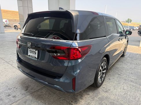 Used 2025 Honda Odyssey EX-L image 10