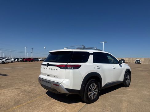 Certified 2025 Nissan Pathfinder SL image 25
