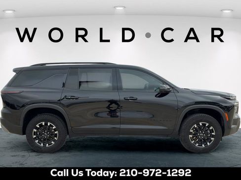 Used 2024 Chevrolet Traverse Z71 w/ Enhanced Driving Package AWD/4WD image 2