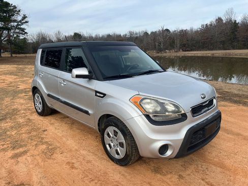 Used 2013 Kia Soul image 2