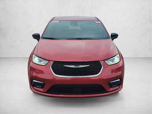 Used 2025 Chrysler Pacifica Select FWD image 2