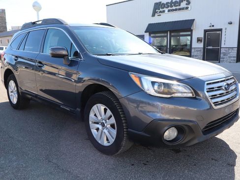 Used 2017 Subaru Outback 2.5i Premium image 2