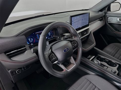 Used 2025 Ford Explorer ST-Line w/ ST-Line Street Pack image 9