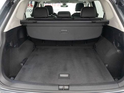 Used 2024 Volkswagen Tiguan SE AWD/4WD image 10