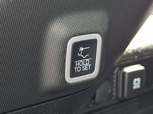 Certified 2025 Jeep Grand Cherokee Altitude image 29