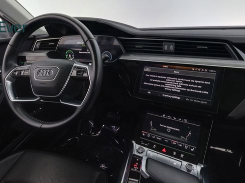 Used 2023 Audi e-tron Premium Plus w/ Premium Plus Package AWD/4WD image 25