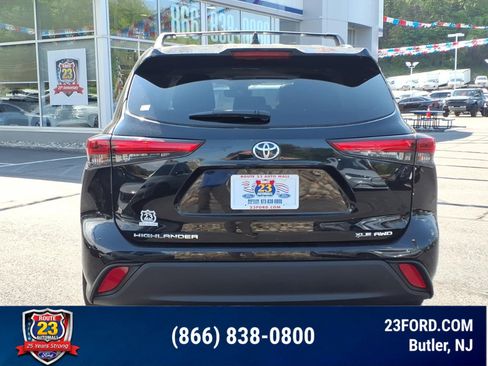 Used 2021 Toyota Highlander XLE AWD/4WD image 7