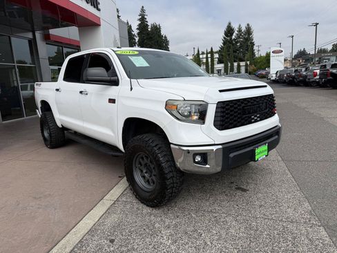 Used 2018 Toyota Tundra Limited w/ Limited Premium Package AWD/4WD image 8