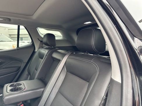 Used 2022 GMC Terrain SLT w/ Infotainment Package II image 18