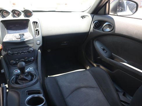 Used 2017 Nissan 370Z NISMO RWD image 20