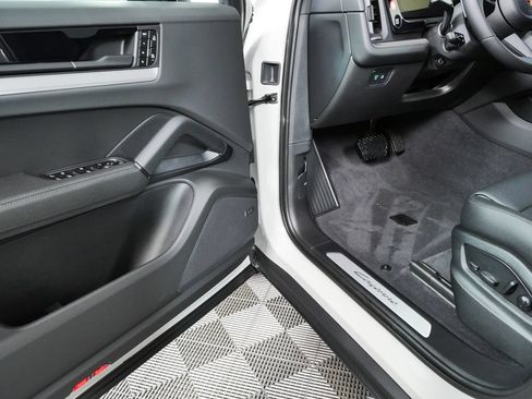 New 2026 Porsche Cayenne AWD/4WD image 8