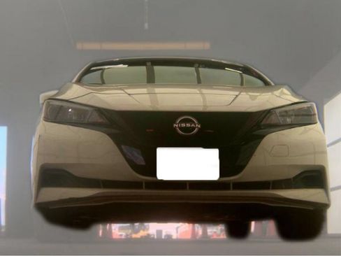 Used 2025 Nissan Leaf S FWD image 3