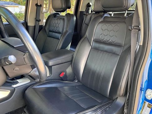 Used 2024 Nissan Frontier SL w/ Technology Package image 18