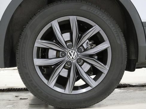 Used 2022 Volkswagen Tiguan SE AWD/4WD image 10