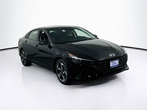Used 2023 Hyundai Elantra SEL w/ Convenience Package FWD image 3