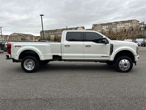 Used 2024 Ford F450 Platinum w/ FX4 Off-Road Package image 8