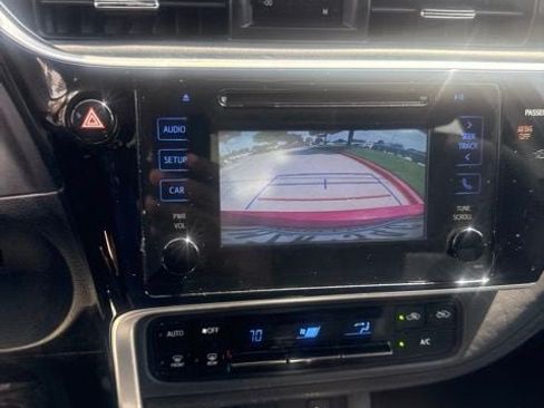 Used 2017 Toyota Corolla LE FWD image 6