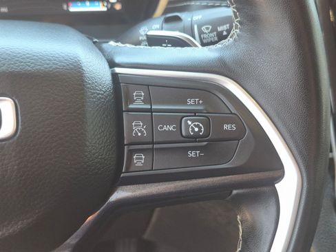 Used 2022 Jeep Grand Cherokee Laredo w/ Luxury Tech Group I AWD/4WD image 18