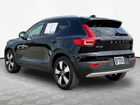 Used 2020 Volvo XC40 T5 Momentum w/ Protection Package Premier AWD/4WD image 4