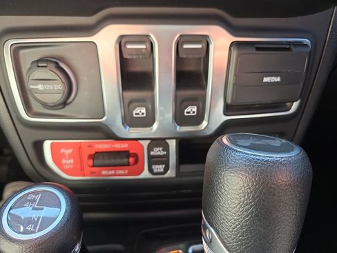 Used 2021 Jeep Wrangler Rubicon w/ Cold Weather Group AWD/4WD image 39