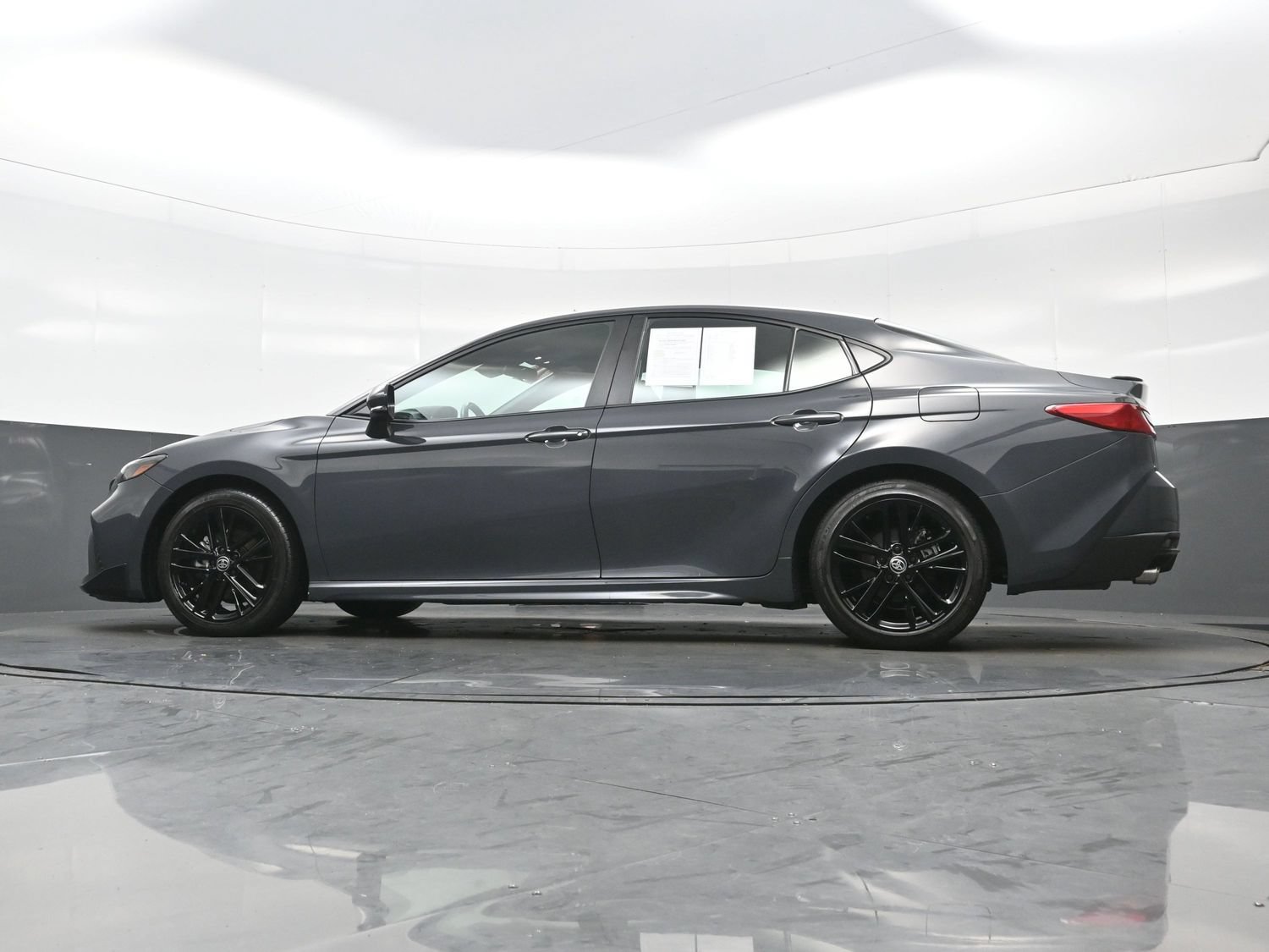 Used 2025 Toyota Camry SE FWD image 30