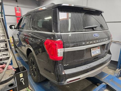 Used 2024 Ford Expedition XLT image 9