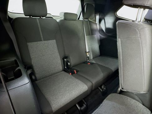 Used 2025 GMC Acadia Elevation image 12