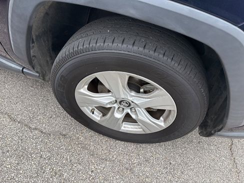 Used 2019 Toyota RAV4 XLE image 4