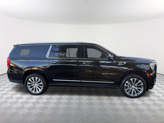 Used 2022 GMC Yukon XL Denali w/ Denali Premium Package AWD/4WD image 4